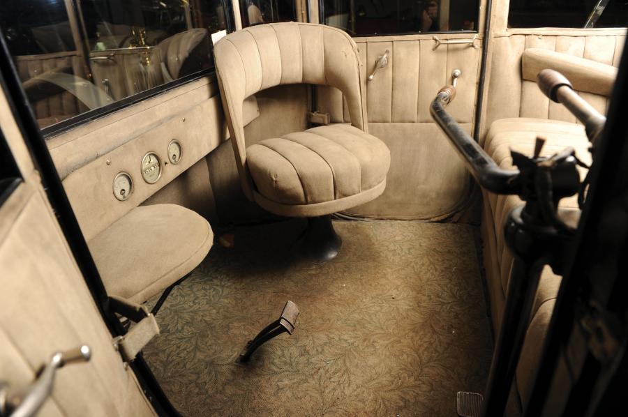  Detroit Electric Model 75 Brougham 1918 года  (фото 9 из 12)